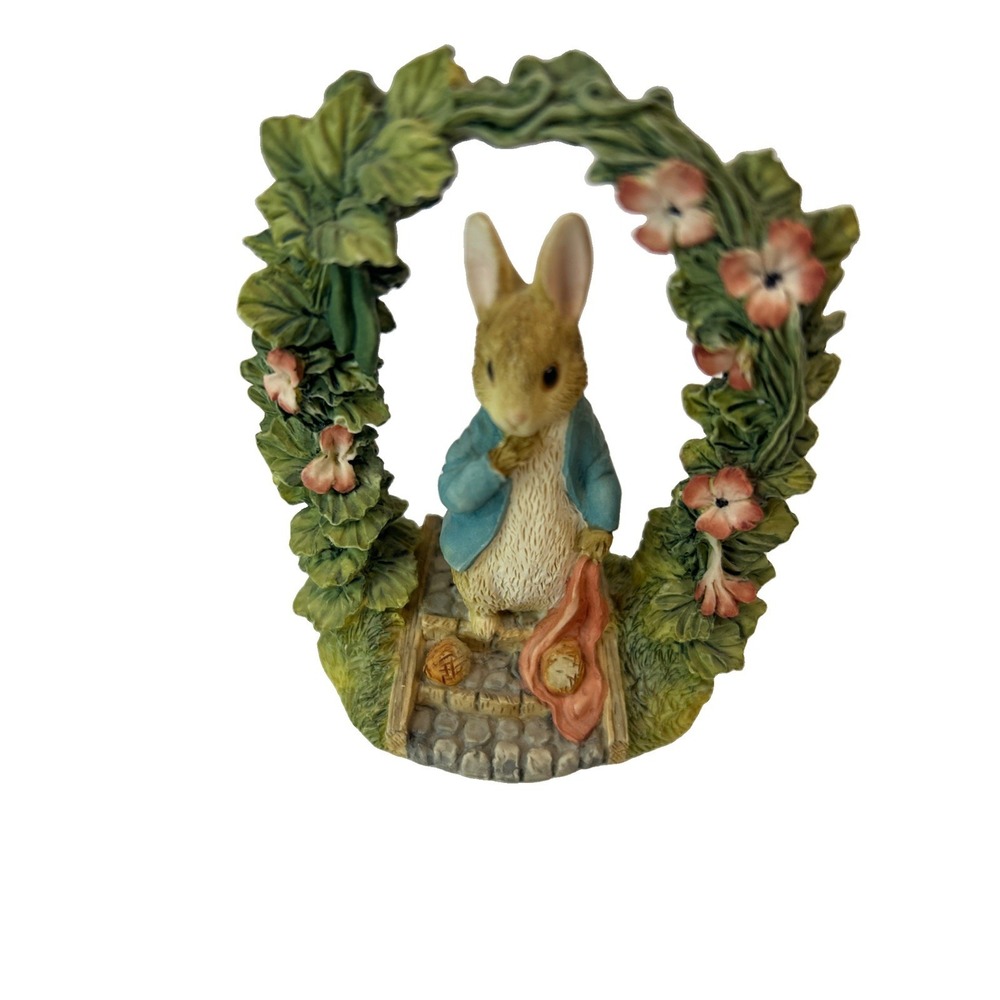 The World of Beatrix Potter Peter Rabbit Arch Figurine 511900 1998 No Box